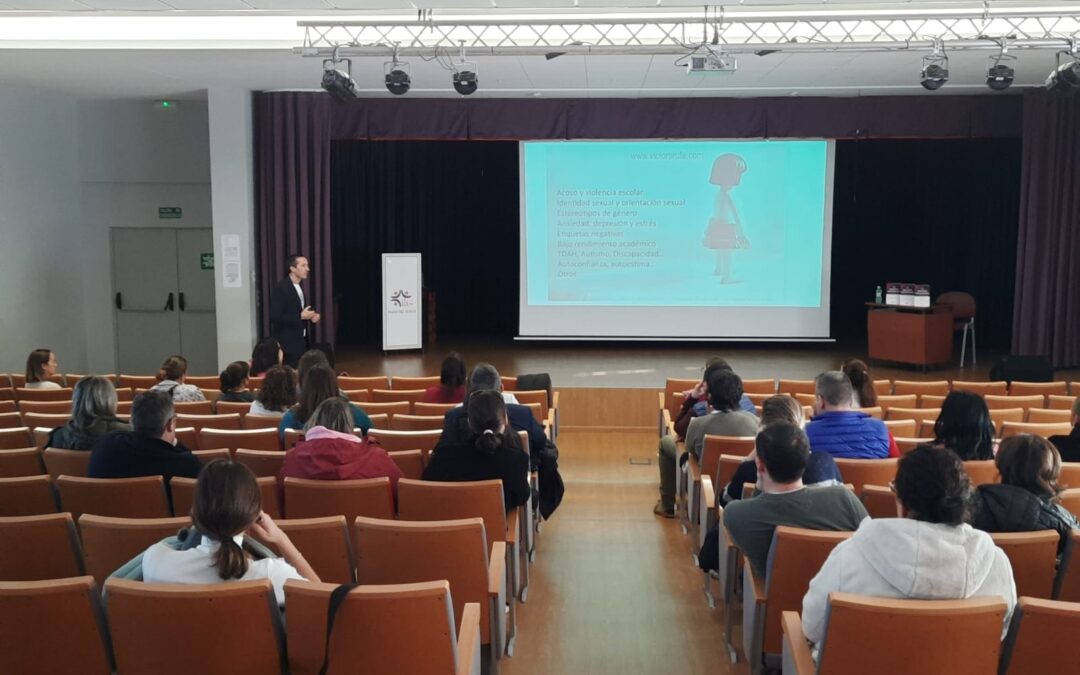Víctor Arufe en la Escuela de Padres
